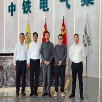 我所董事長(zhǎng)支大佐陪同上合組織于鳳橋部長(zhǎng)調(diào)研中鐵電氣集團(tuán)并座談